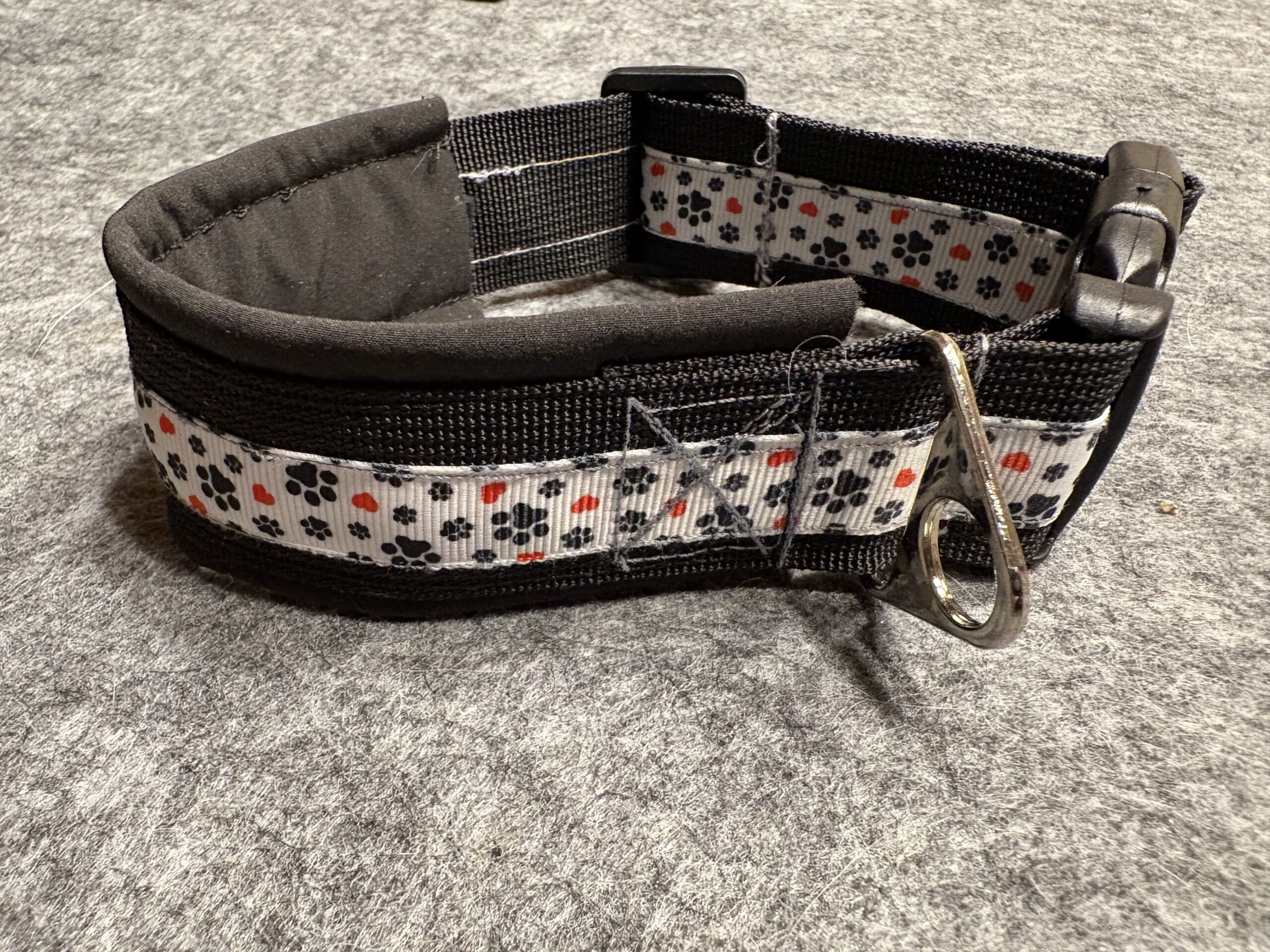 Halsband 3 cm Pfotenliebe schwarz (36-42cm)