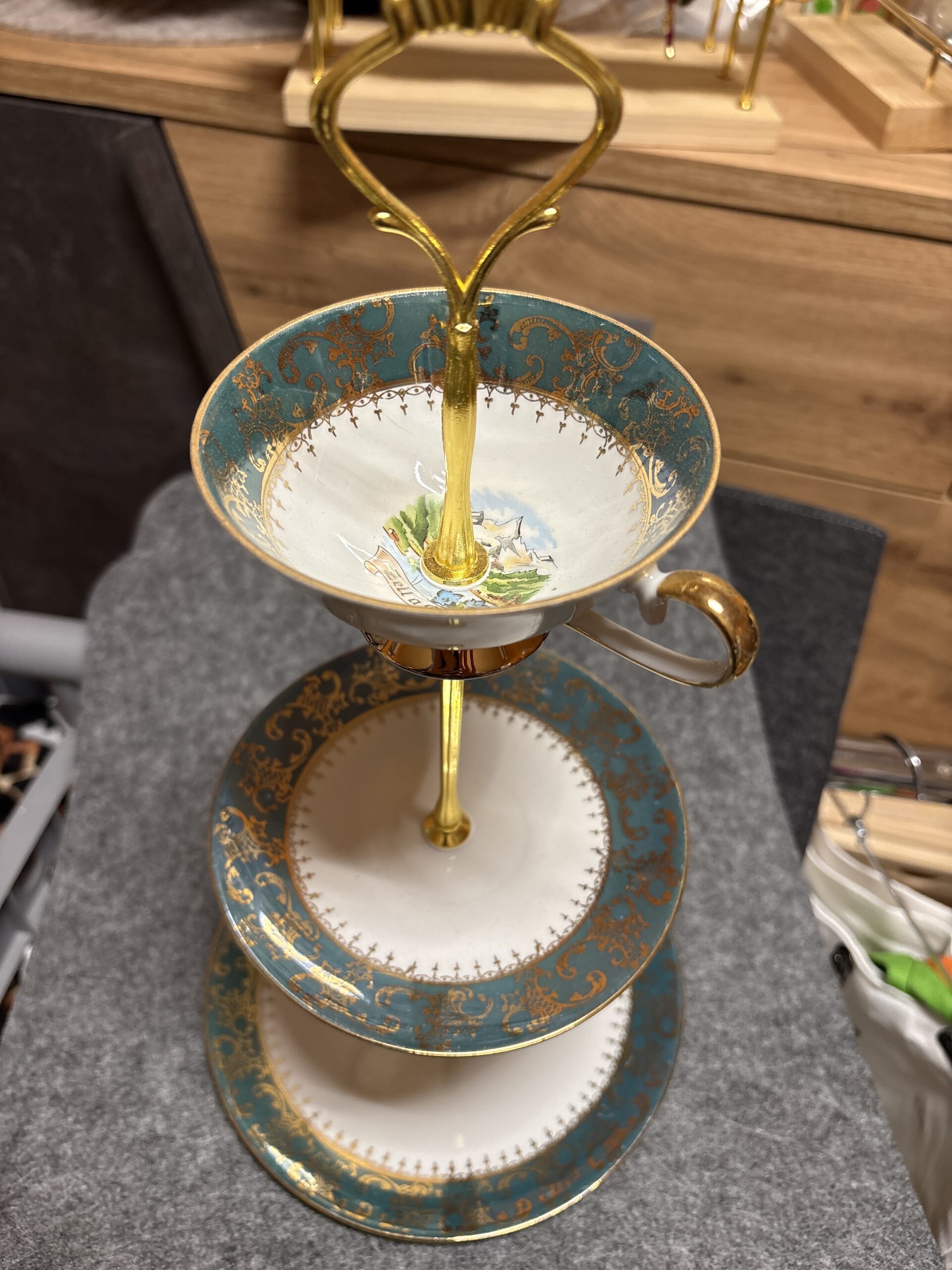 Upcycling Etagere grün-gold